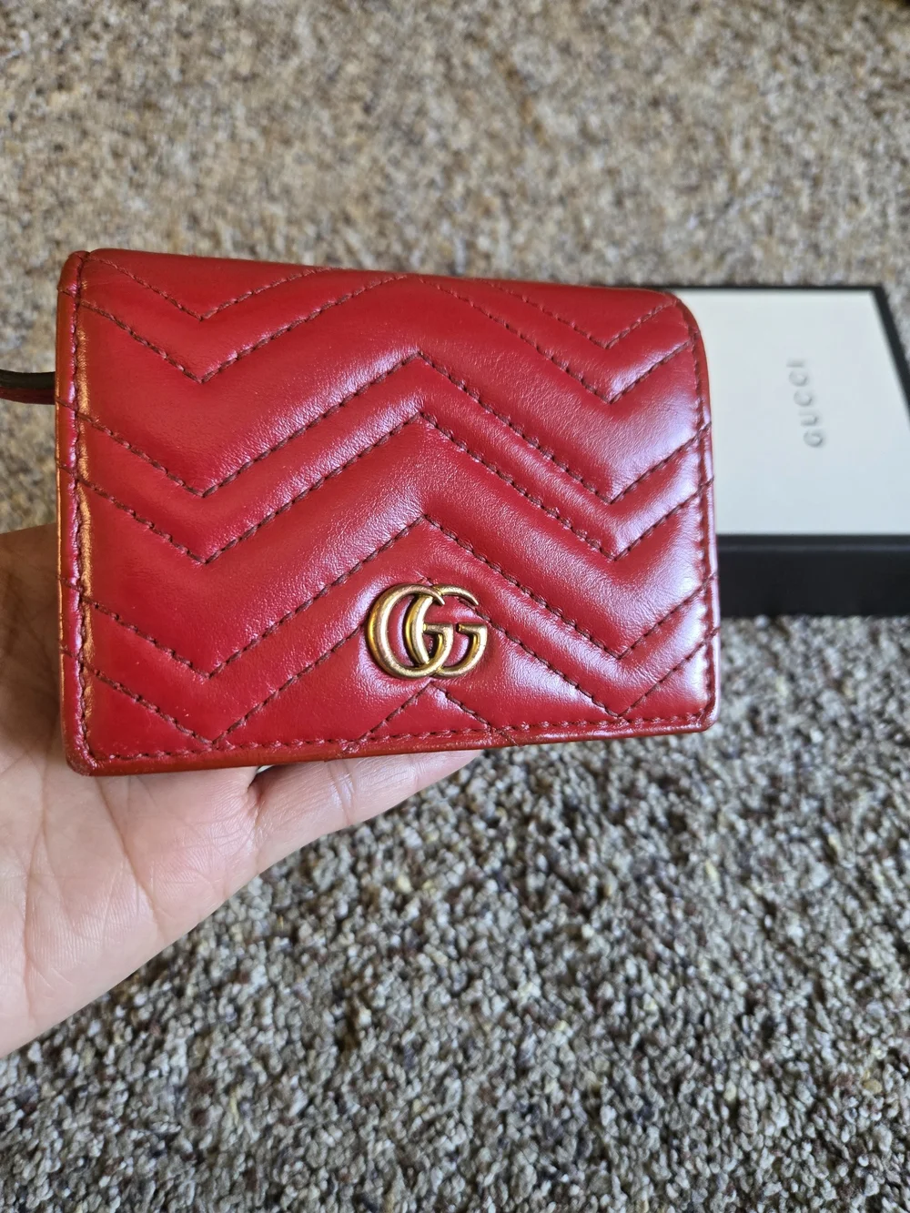 Gucci Red Quilted Leather Compact Wallet with Gold Double G - Picture 5 of 9